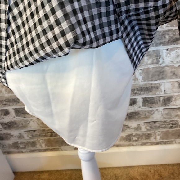 Calvin Klein lined blouse. Size L. Black/white checkered pattern. V-neck. - Picture 12 of 15
